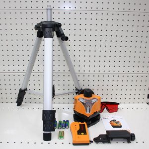 M50322 Kit manual levelling rotating laser kit tripod and receiver outdoors